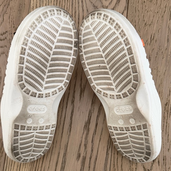 CROCS White Slide Sandals with Fun Charms Size 9 - Picture 3 of 3